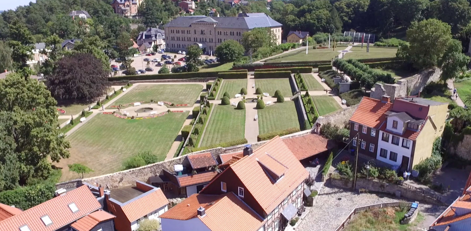 Ausblick auf den Schlossgarten der Barocken Gärten von Blankenburg